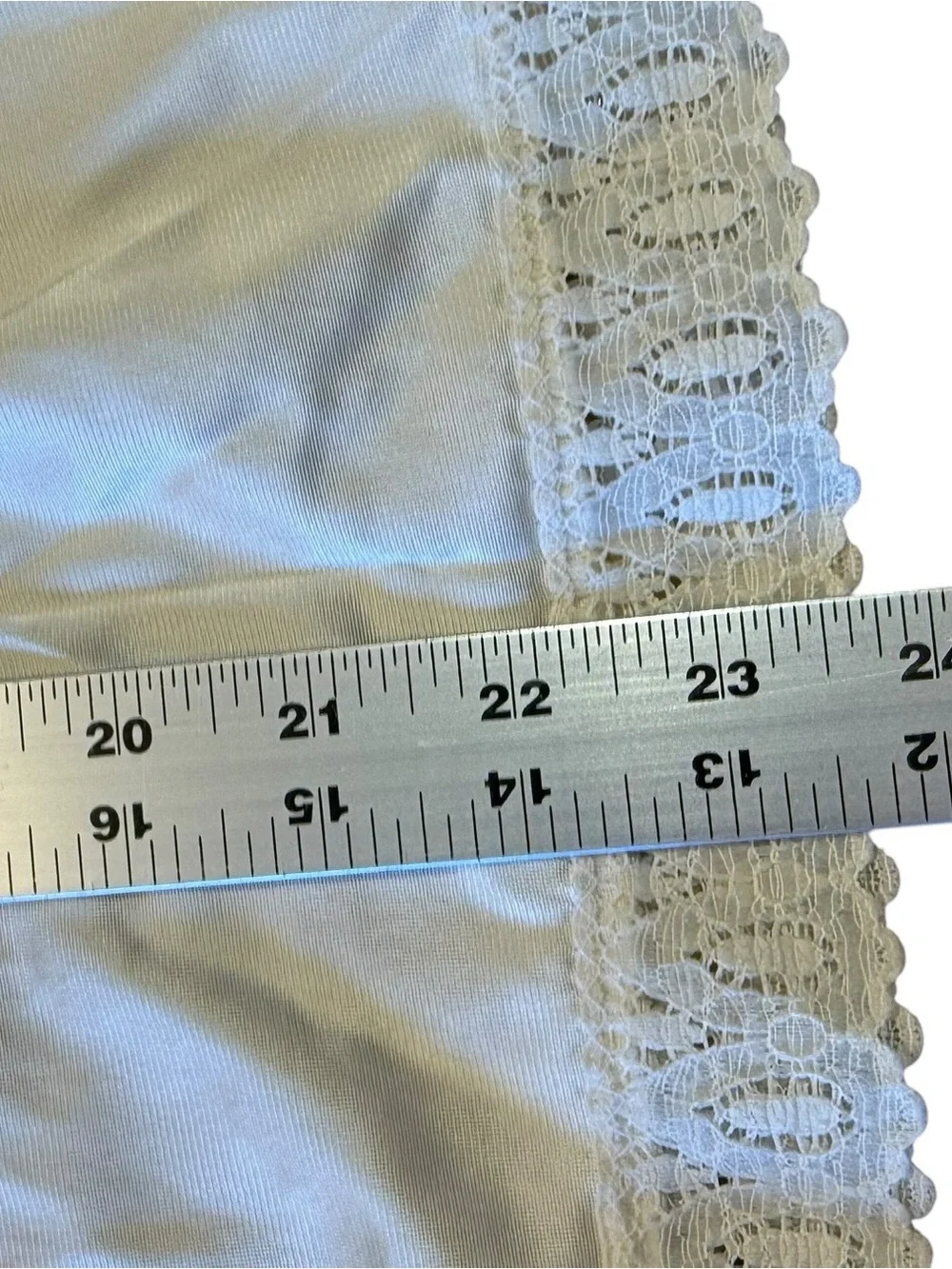 Vintage Women’s Small Ivory Slip - Picture 4 of 4